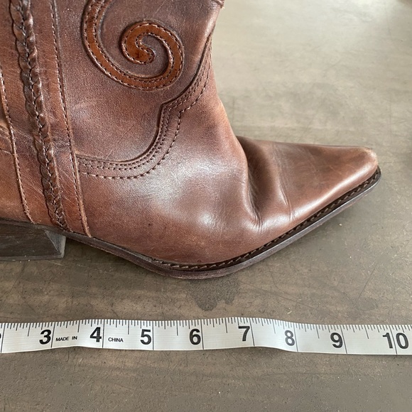 GORGEOUS leather boots with INCREDIBLE cut out details! 🤠🤠 see pic for details - Picture 7 of 16